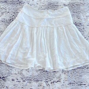 White lined mini skirt. Lined with detail . Size small . Great condition!